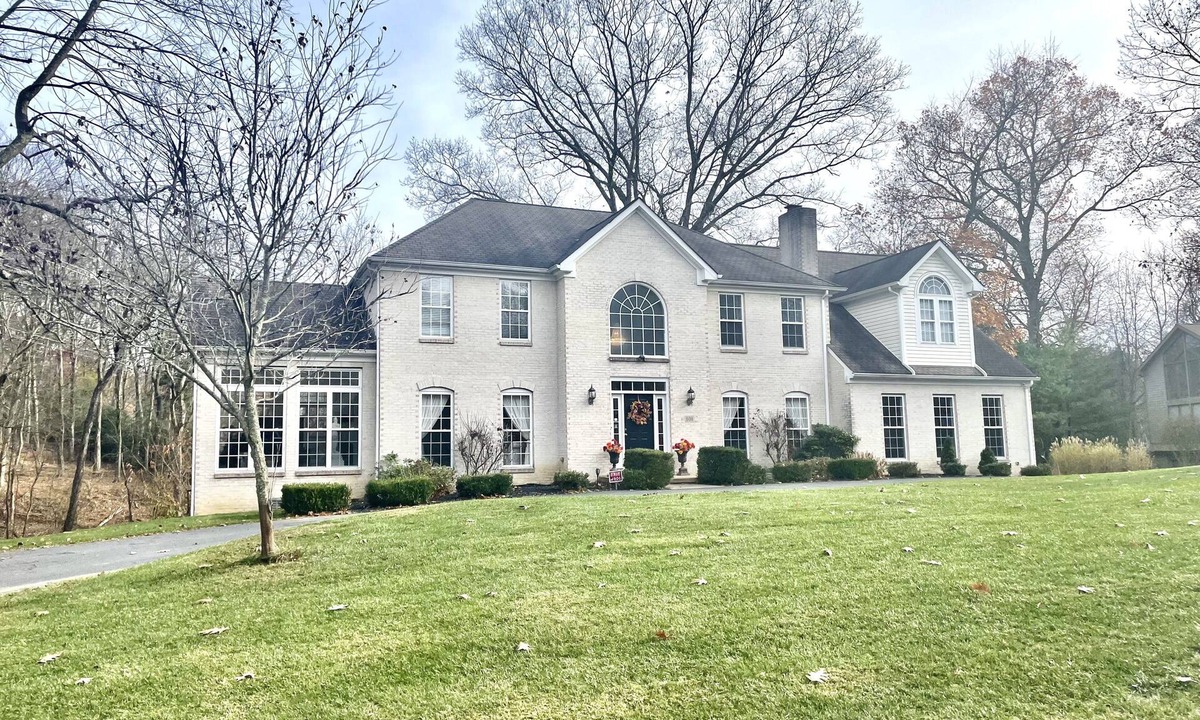 Wildwood House | Spacious equipped 4-bedroom 3.5 bath estate home-Fox Chapel Borough- Pittsburgh