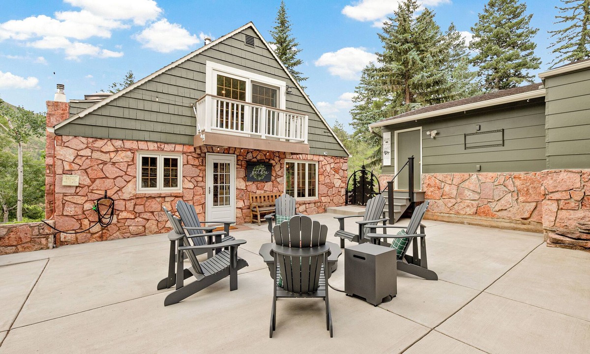 Cascade-Chipita Park Cottage | Spacious Family Home w/Large Patio, Hot Tub, Fire Pit by Forest & Peak Retreats