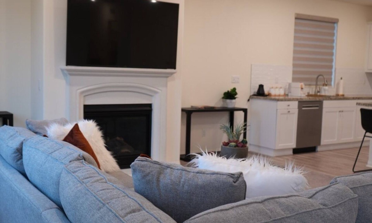 Sun City House | Spacious family friendly 4-bedroom house for monthly stays