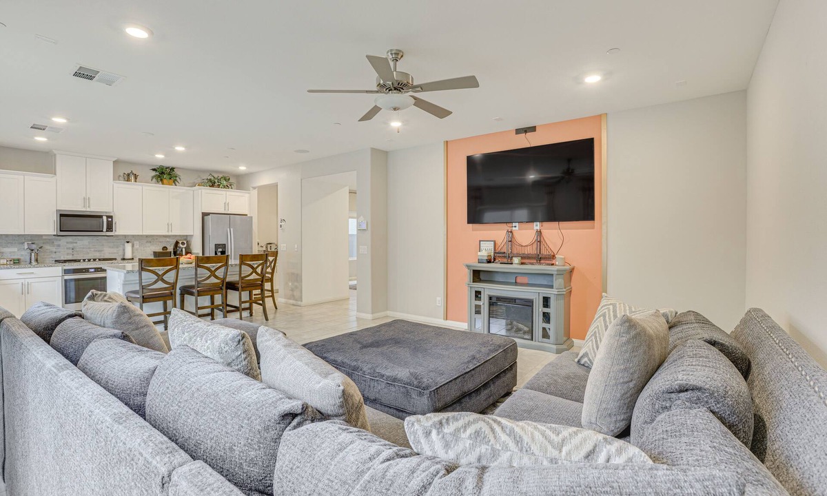 Las Vegas House | Spacious Las Vegas Home w/Patio, 17 Mi to Strip!