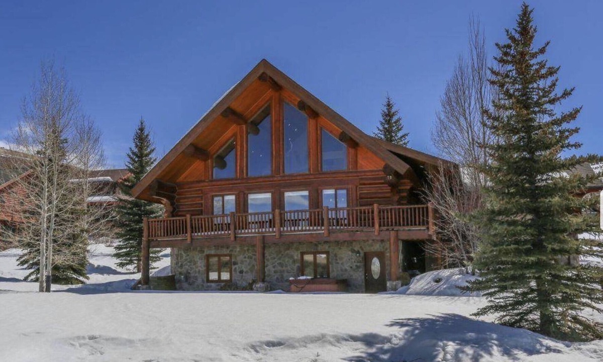 Innsbruck Val Moritz Ski Chalet | Spacious Log home, 3750 sqft. Mountain view, Hot tub, 4 min from Granby Ranch