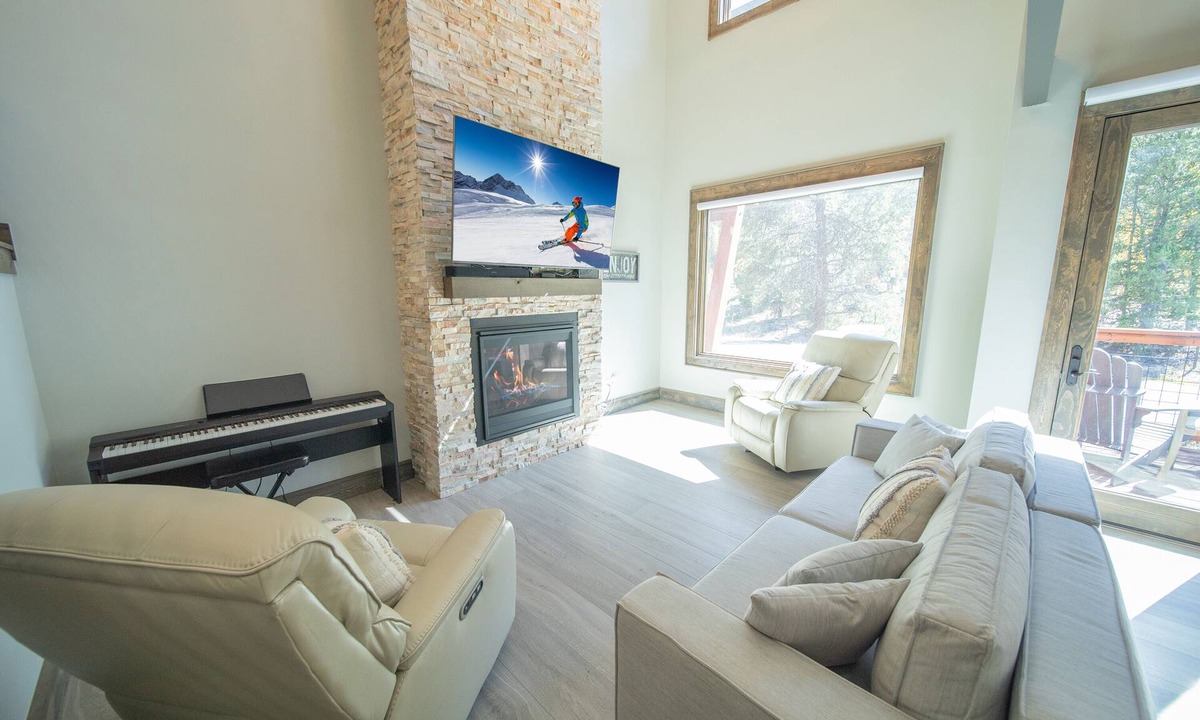 Lakeside Village House | Spacious Modern Townhome | Lake & Summer Fun