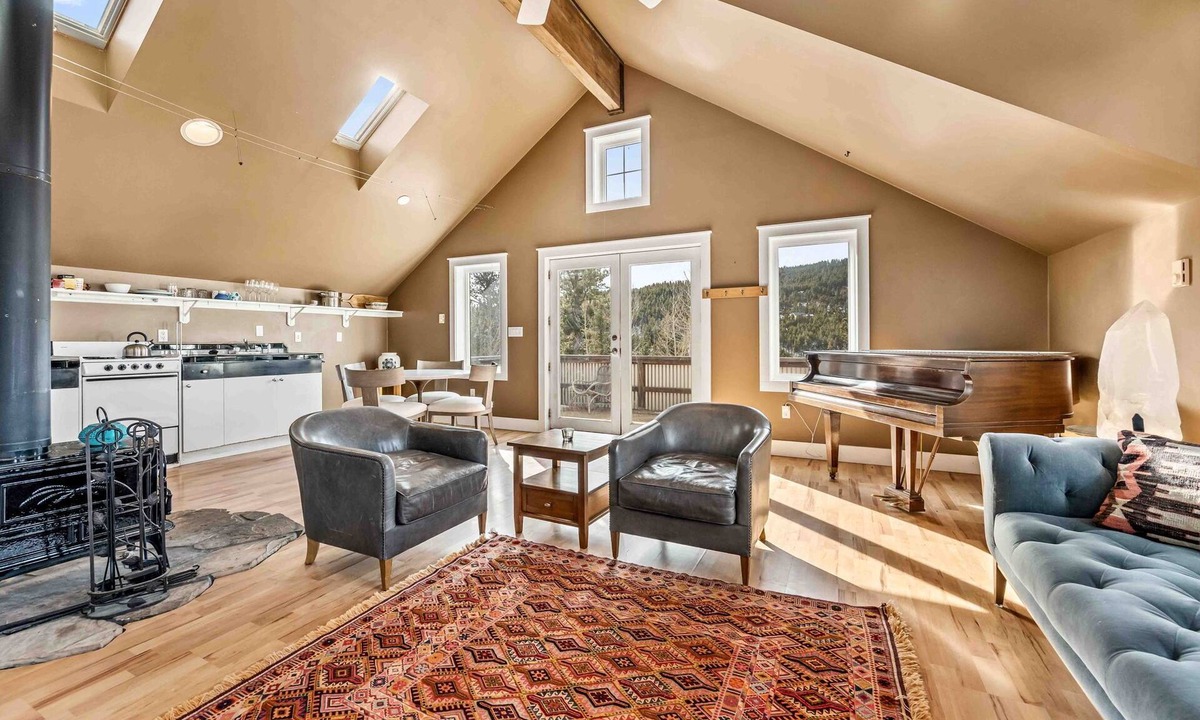 Nederland Ski Chalet | Spacious vaulted chalet, BEST MTN Views, KING BED, 3min to Ned, 10min from ski