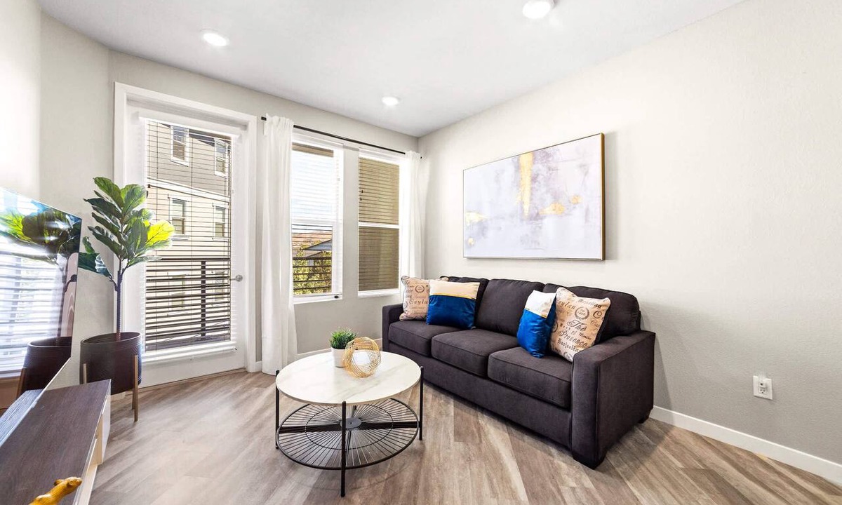 Sparks Apartment | Sparks Marina 1BR · Jacuzzi, Mountain Views & Pool