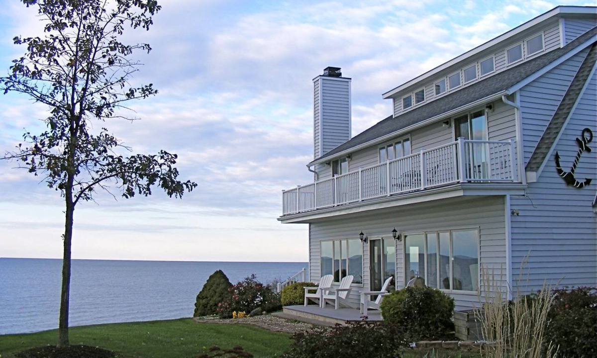 Mitiwanga House | Spectacular Beach House Near Cedar Point in Mitiwanga Beach