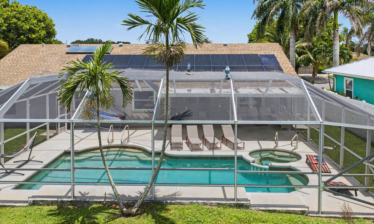PortoSol Villa | Splash & Relax Games PedalBoat Adventures Lakeside