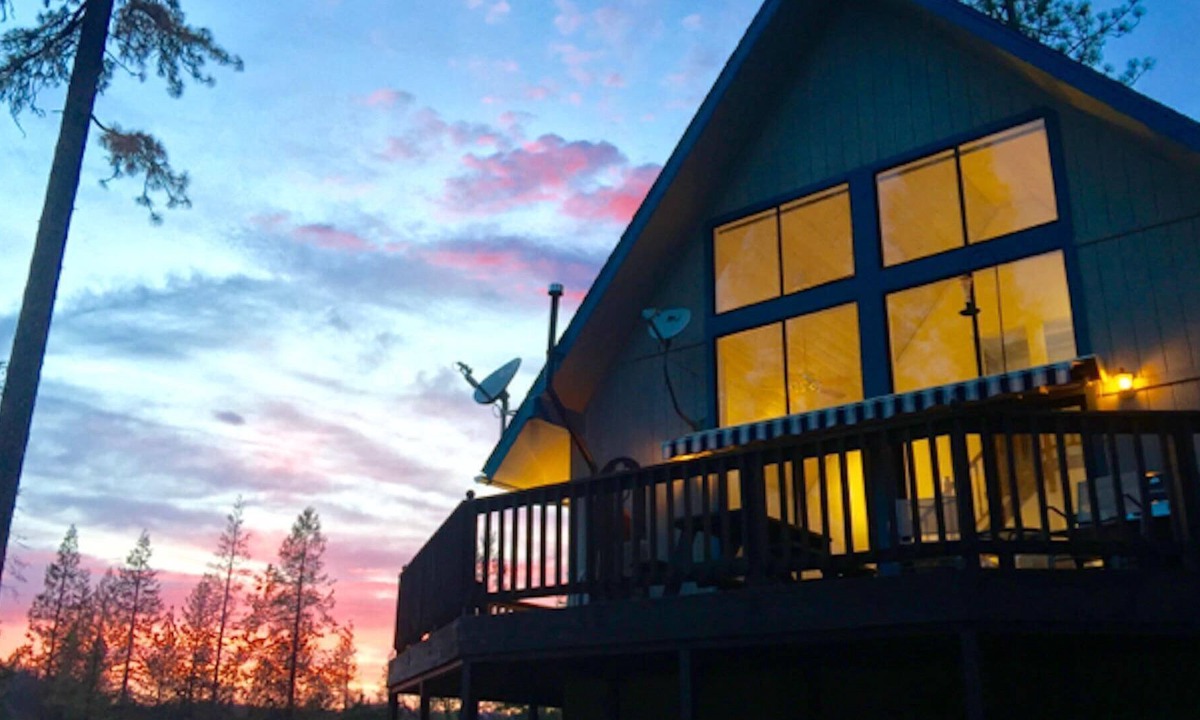 Mariposa Ski Chalet | Starlit Chalet on Yosemite's Doorstep—3,800' High — Silent! Secluded!! Stars!!!