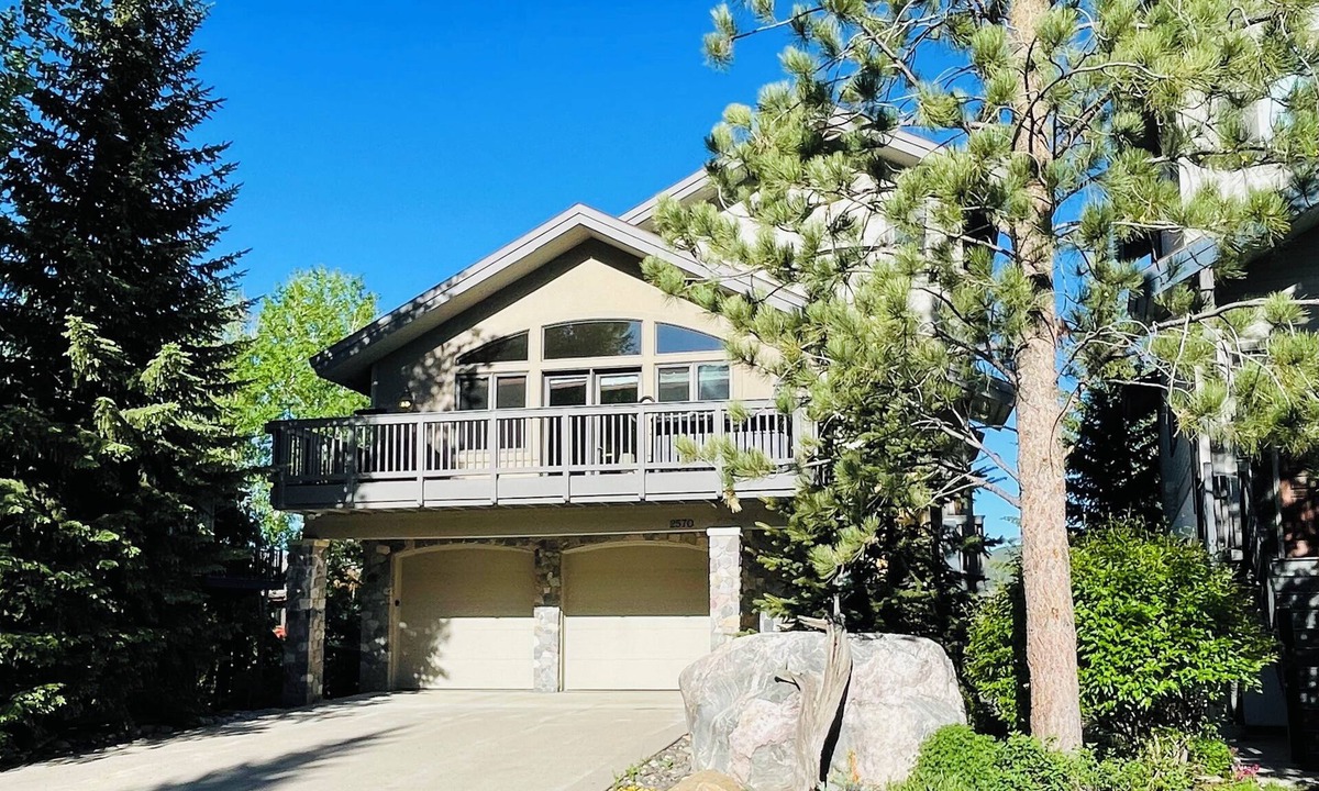 Steamboat Springs House | Steamboat in Style! Dog Friendly, Walk to Resort, Hot Tub, Great Views, Locker