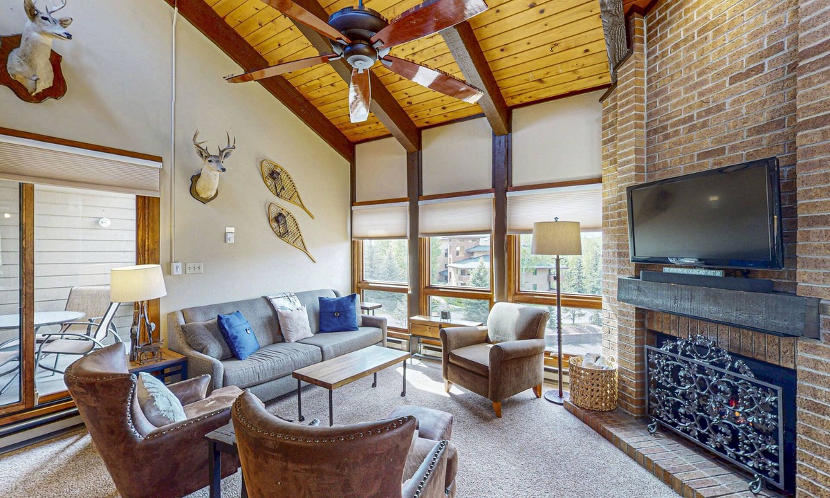 Steamboat Springs Ski Chalet | Steamboat Springs condo with pool, hot tub & balcony