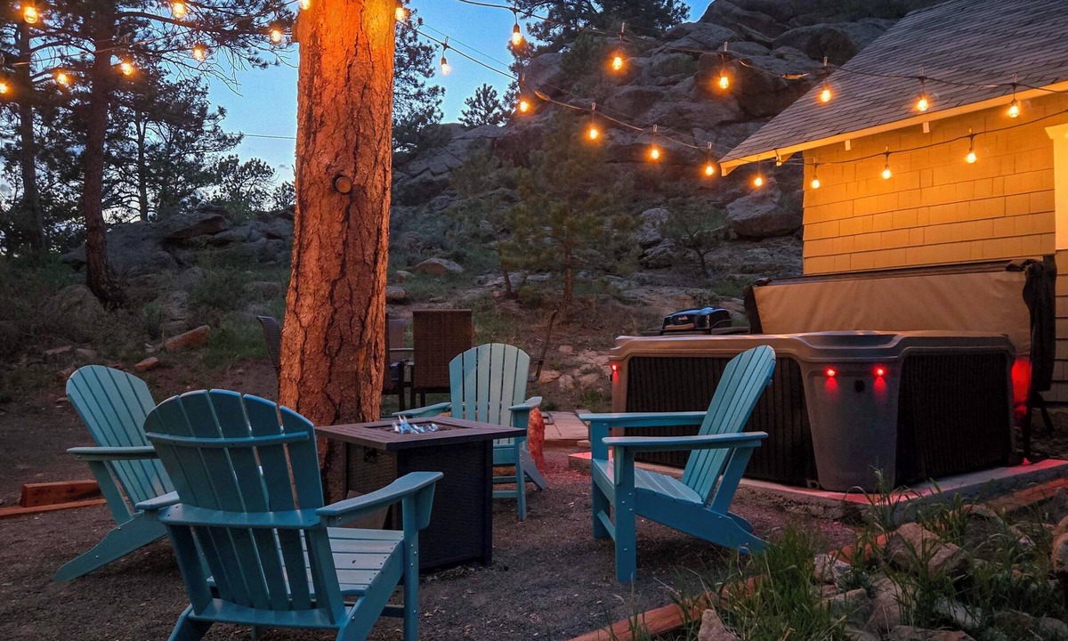Estes Park Cabin | Steps to Estes Lake: Mtn-View Hideaway w/Hot Tub!