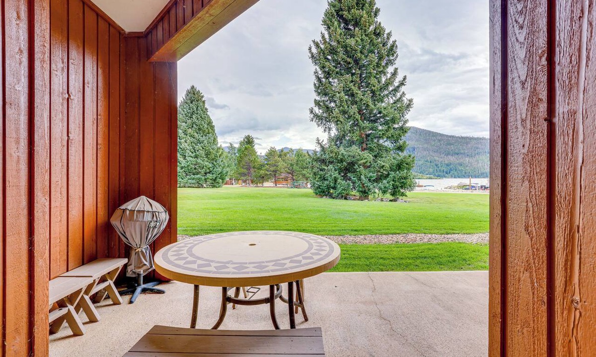 Grand Lake Apartment | Steps to Shadow Mountain Lake: Grand Lake Condo