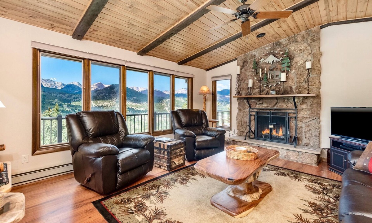 Windcliff Estates House | Stevenson Family Vacation At Windcliff 3 Bedroom Home by RedAwning