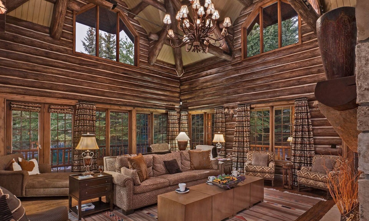 Avon House | Stunning Log Retreat + Game Room | Pioneer Lodge