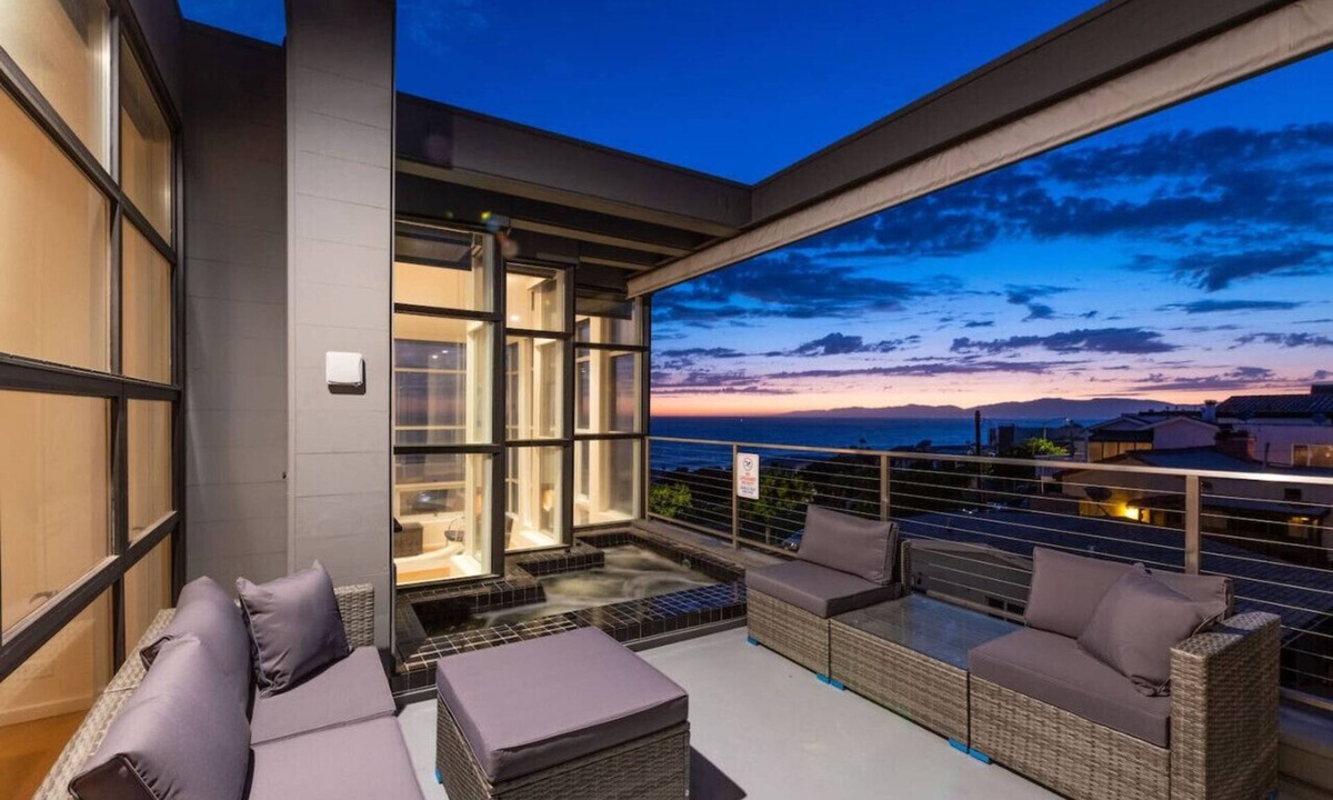 Gas Lamp Section House | Stunning Panoramic Ocean Views Penthouse Hot Tub