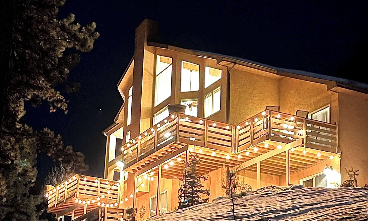 Highland Lakes Apartment | Stunning Pikes Peak Views, BEAUTIFUL, full 1200 sq. ft. 2 Bedroom Apartment!