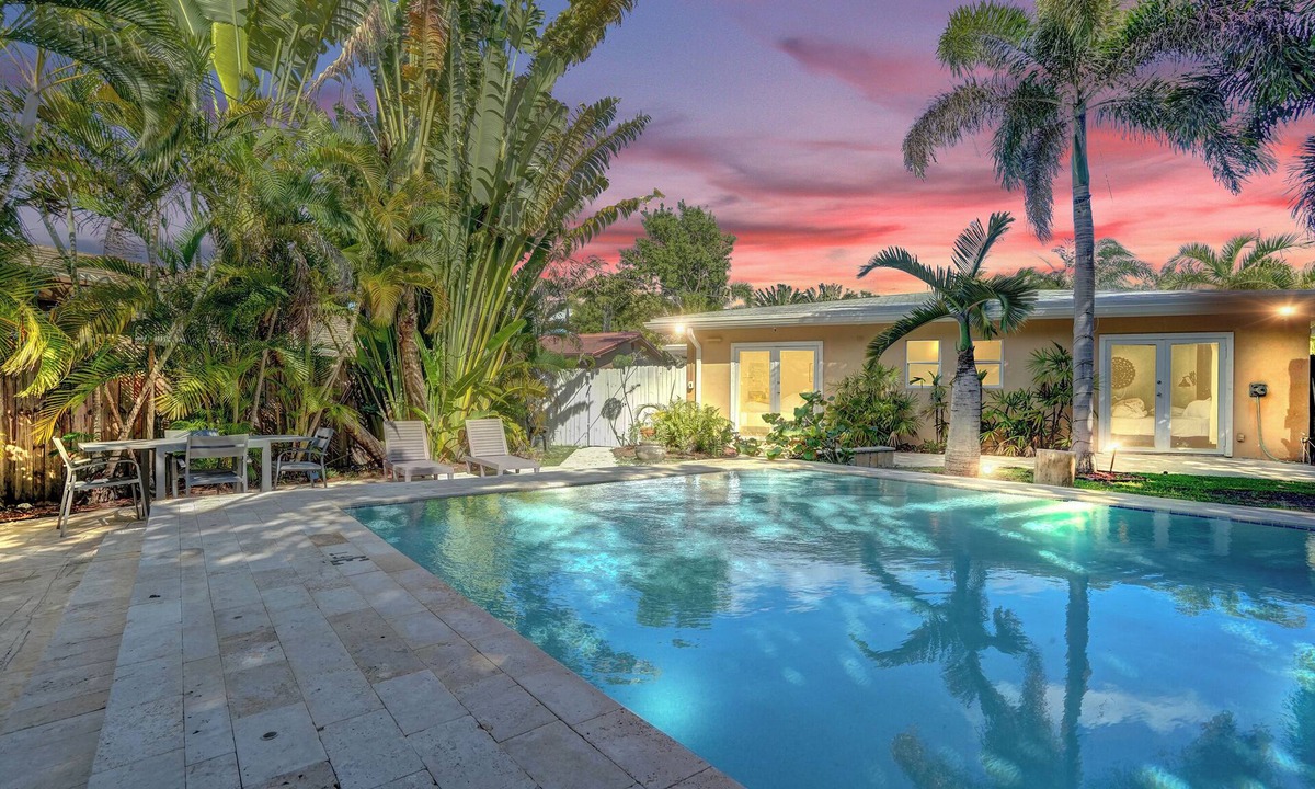 Poinsettia Heights House | Stylish 2BR Bungalow w Pool & Free Parking in Fort Lauderdale