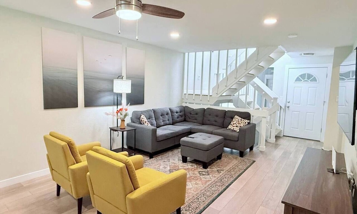 Dam East - West House | Stylish 3 BR/3 BA Townhome | Pool, Hot Tub, Tennis