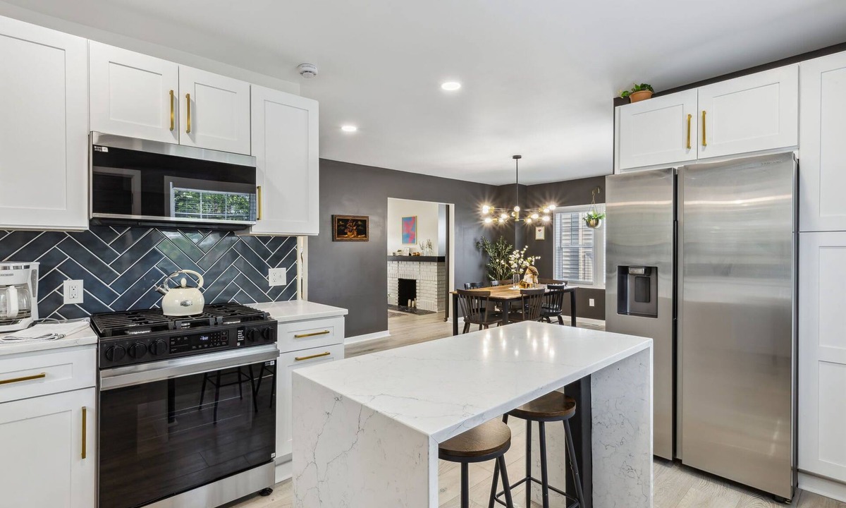 Cleveland Heights House | Stylish 3BR in Cleveland Hts | Close to Clinic, UH