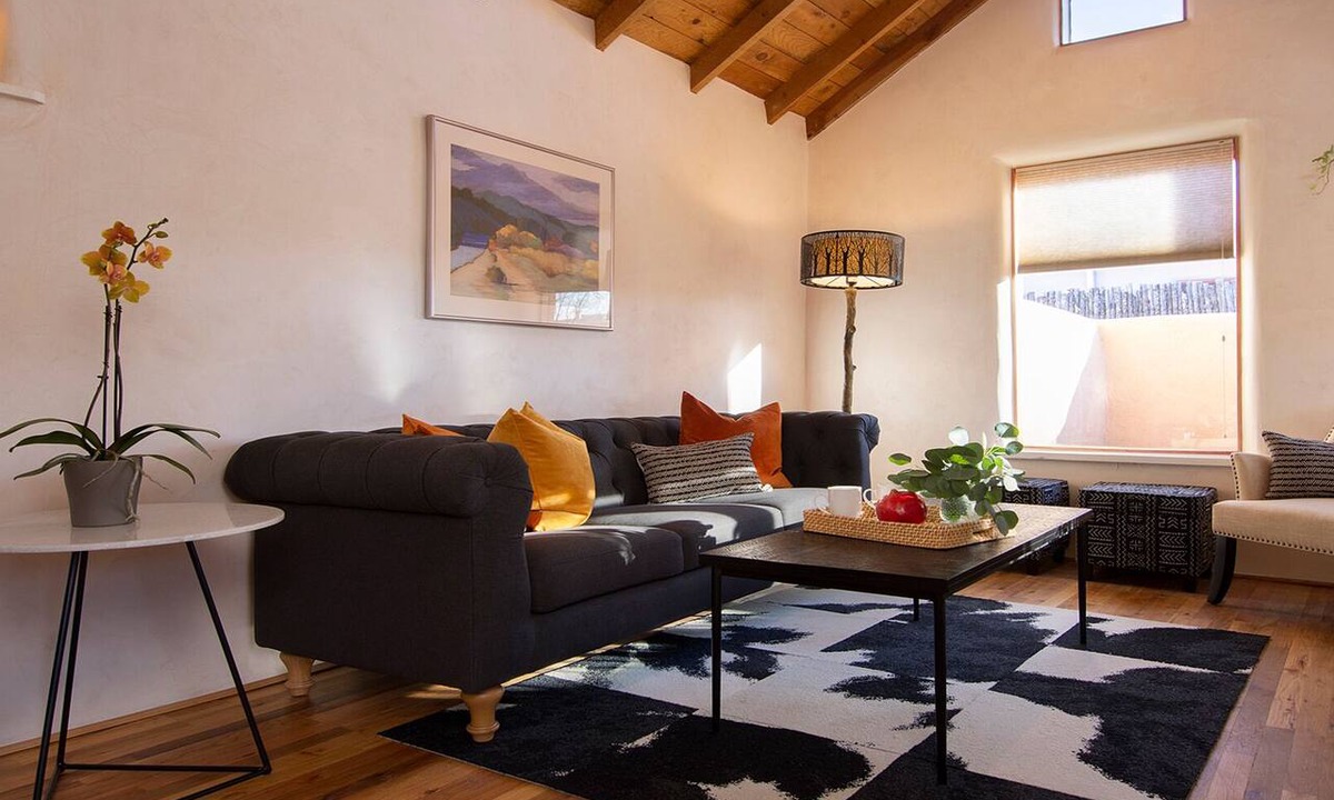 Santa Fe Condo | Stylish Condo in Trendy Baca Railyard District-A/C~PET FRIENDLY