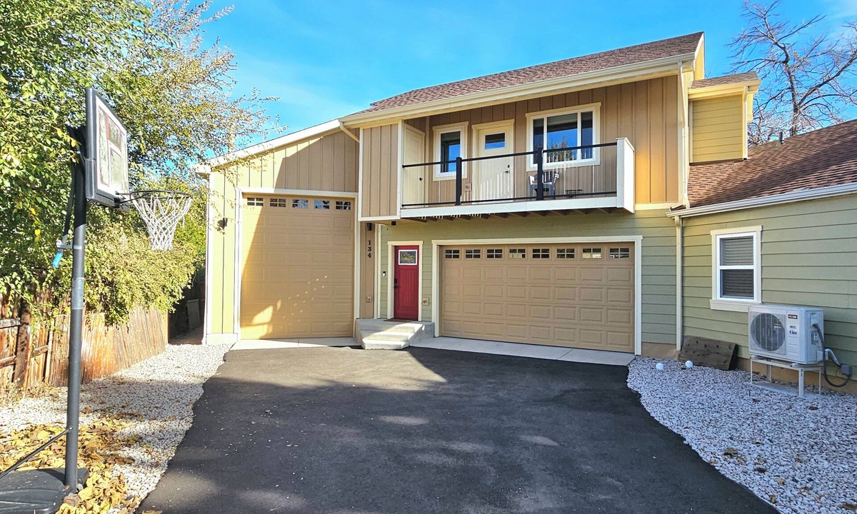 North Alameda Apartment | Stylish Lakewood 2 bed w/West Facing Balcony