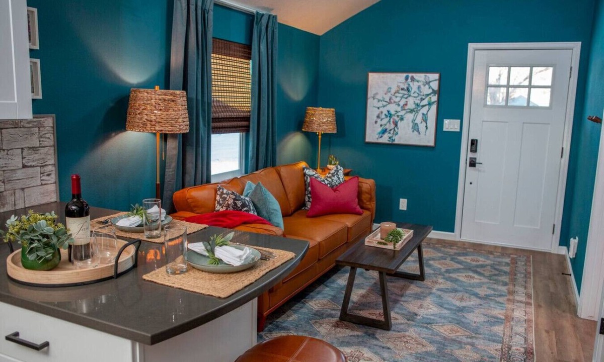 Loveland House | Stylish & Romantic with Hot Tub