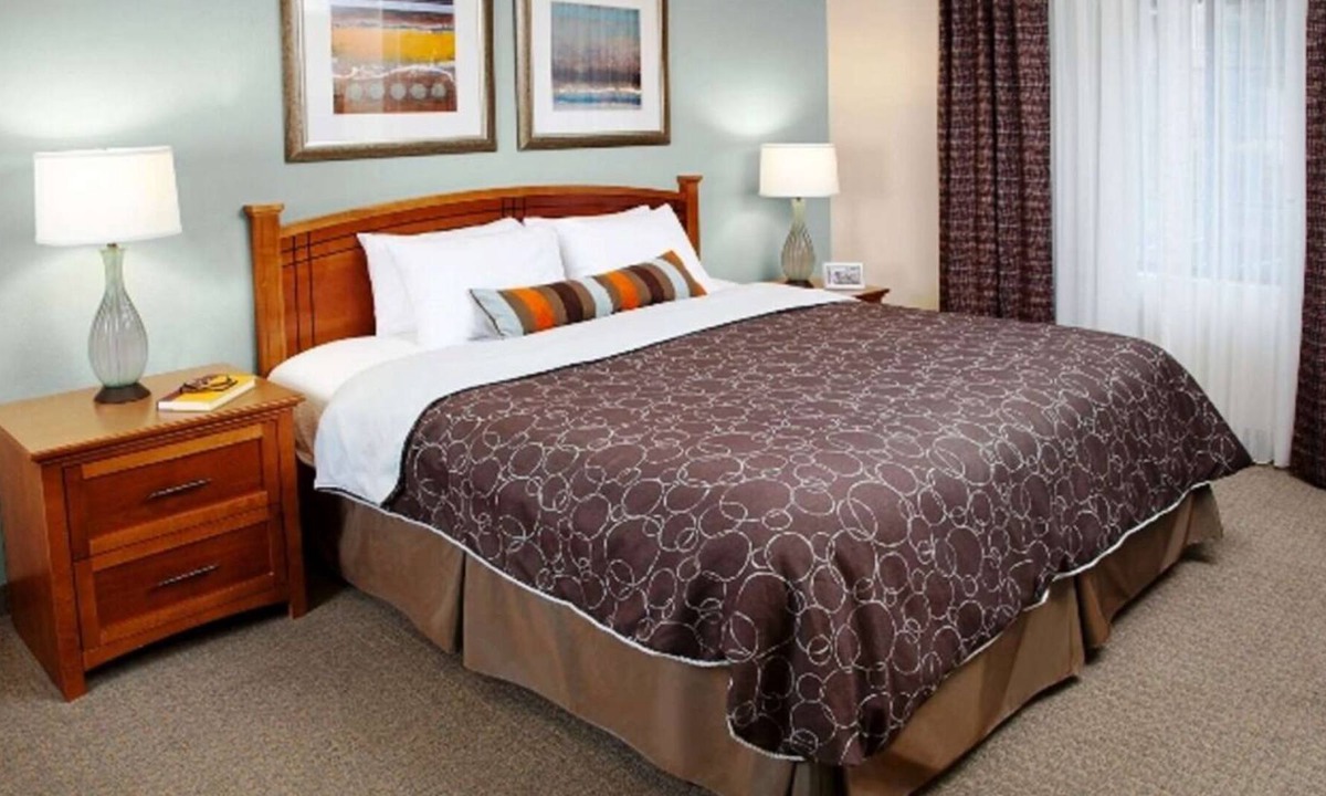 Acres Green House | Suite Life: Unwind and Explore in Park Meadows! Outdoor Pool, BBQ Facilities!