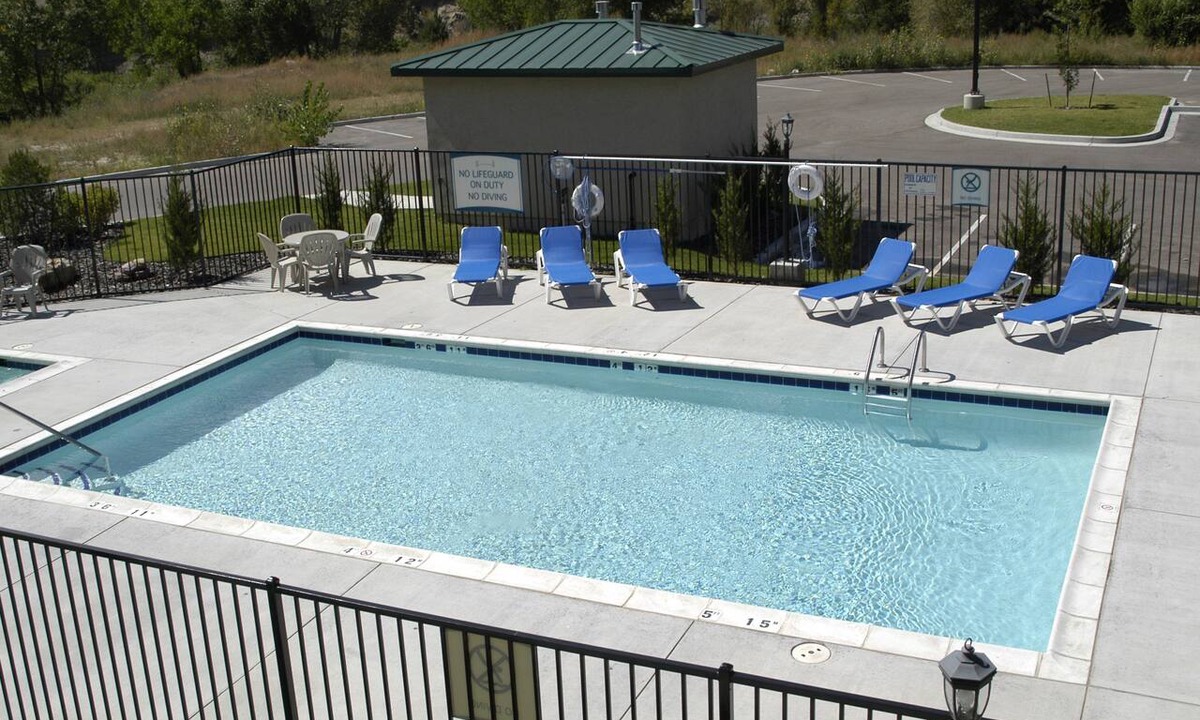 Briargate Condo | Suite Near Pikes National Forest | Outdoor Pool