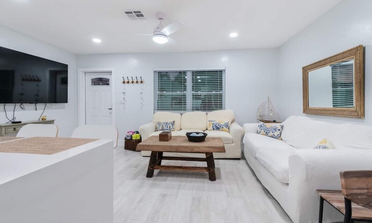 Harbor Village House | Summer By The Sea (5 Minutes to the beach!)