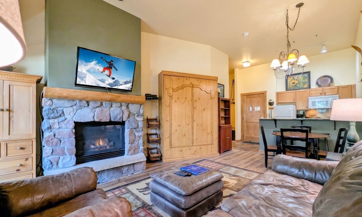 River Run Condo | Summer Fun/Outdoor Pool & Steps to Village Action