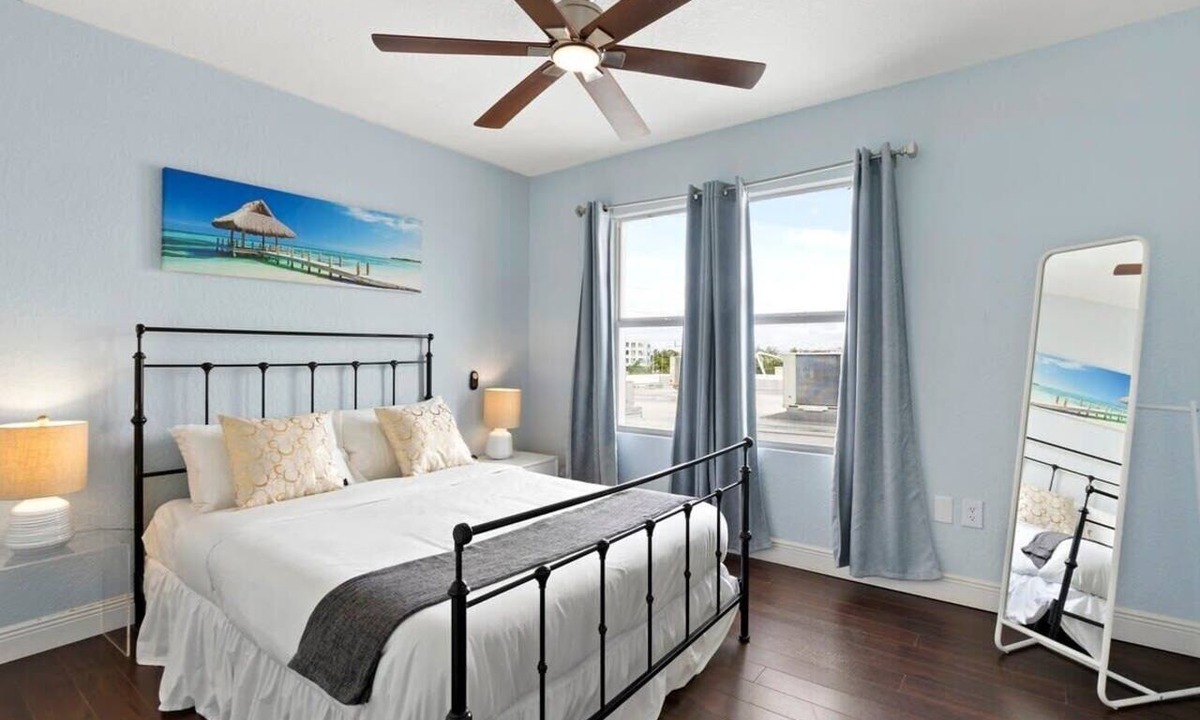 North Beach Apartment | Sunlit 2-Bed Oasis: Steps to Miami Beach!