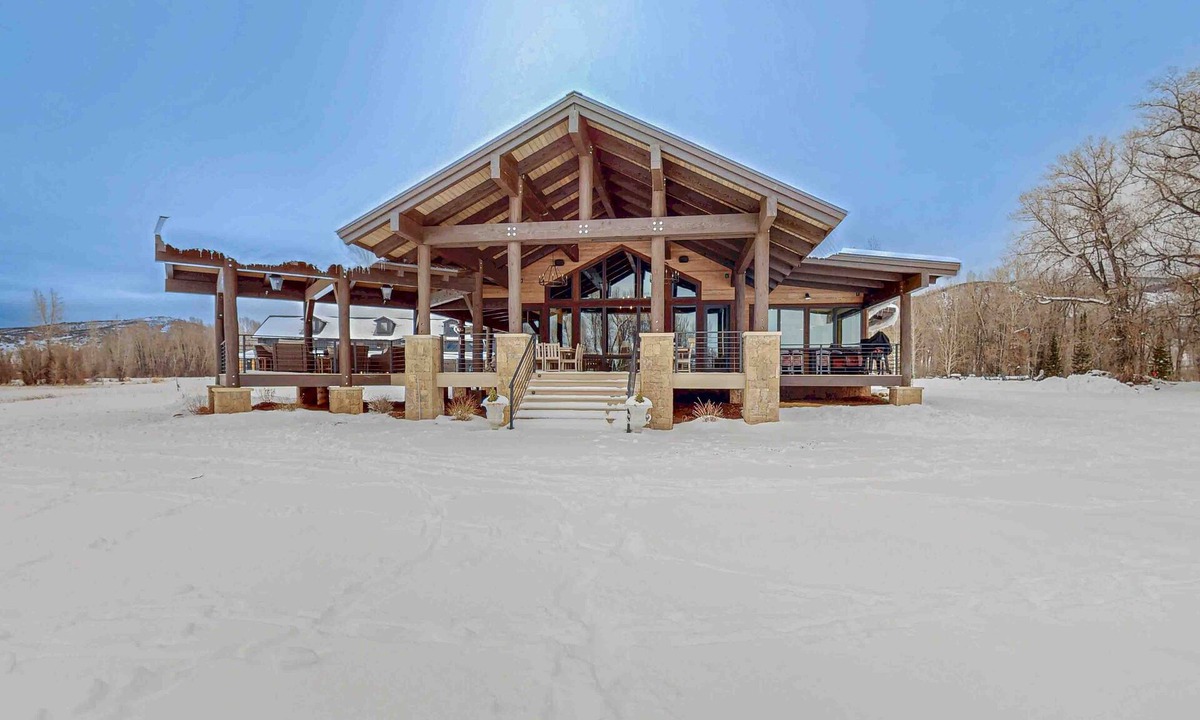 Steamboat Springs House | Sunlit Lodge on the Elk River with Water Access & Firepit - Great for Fishing