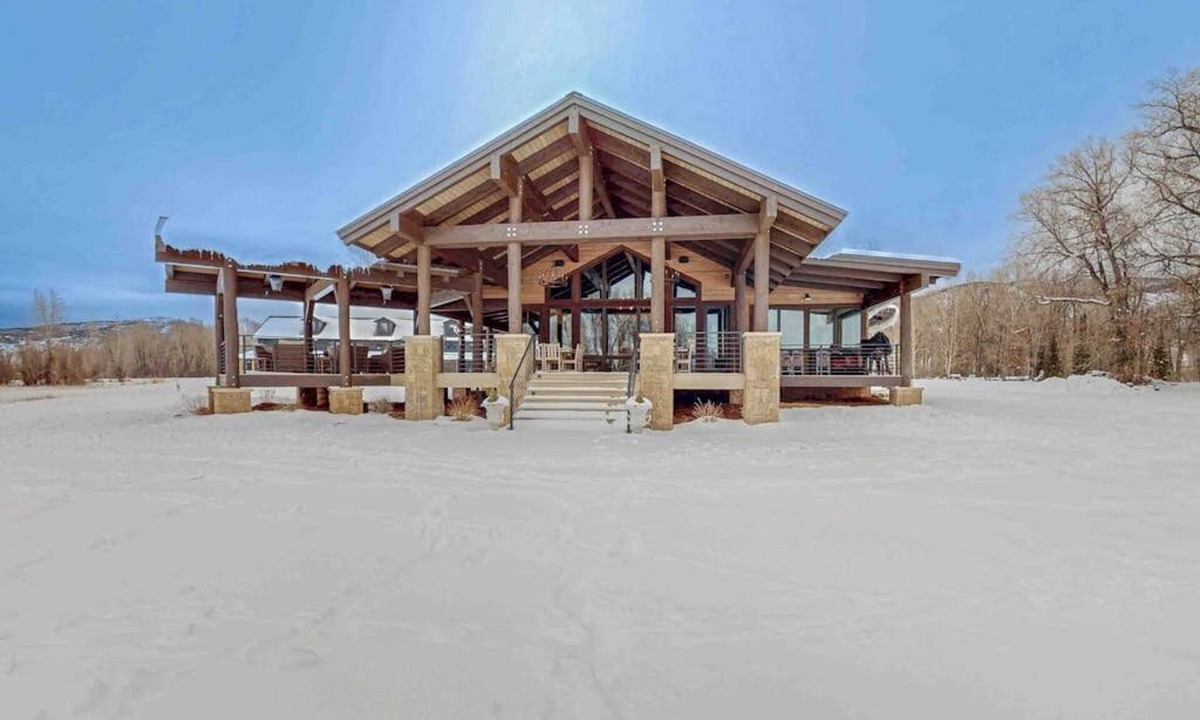 Steamboat Springs House | Sunlit Lodge on the Elk River with Water Access & Firepit - Great for Fishing
