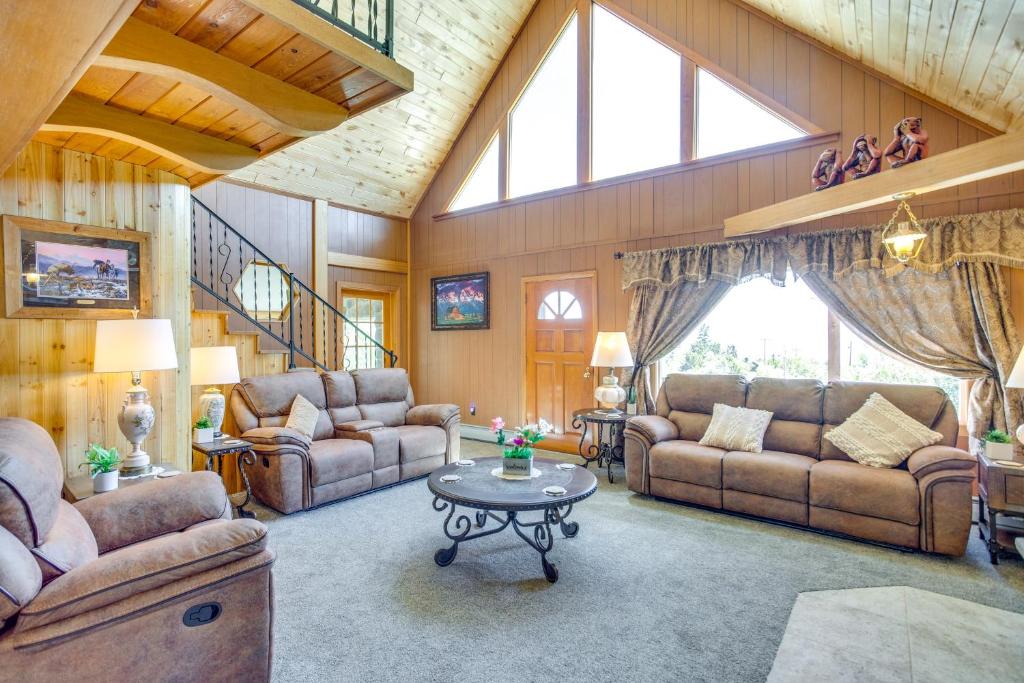 Cedaredge House | Sunny Cedaredge Home w/Mtn Views - Hike & Fish!
