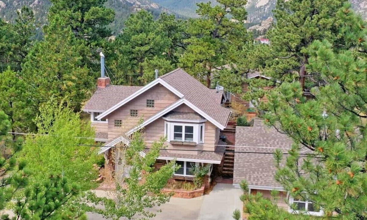 Estes Park House | Sunny Mountain Chalet with Views & Chief's Kitchen, River, Hot Tub, Bar, AC, Pet