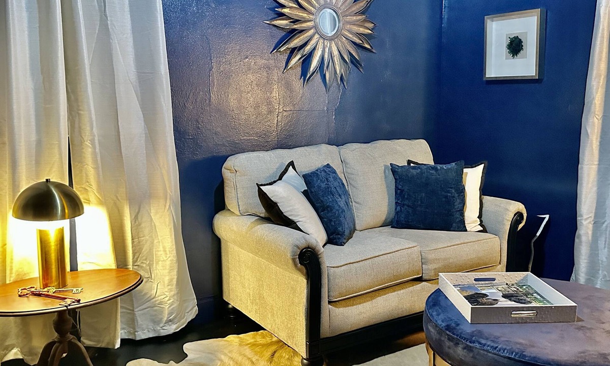 Downtown Apartment | Sunny one bedroom apt 5 suite downtown