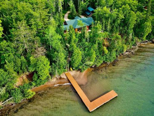 Almont House | Sunset Bay Lodge