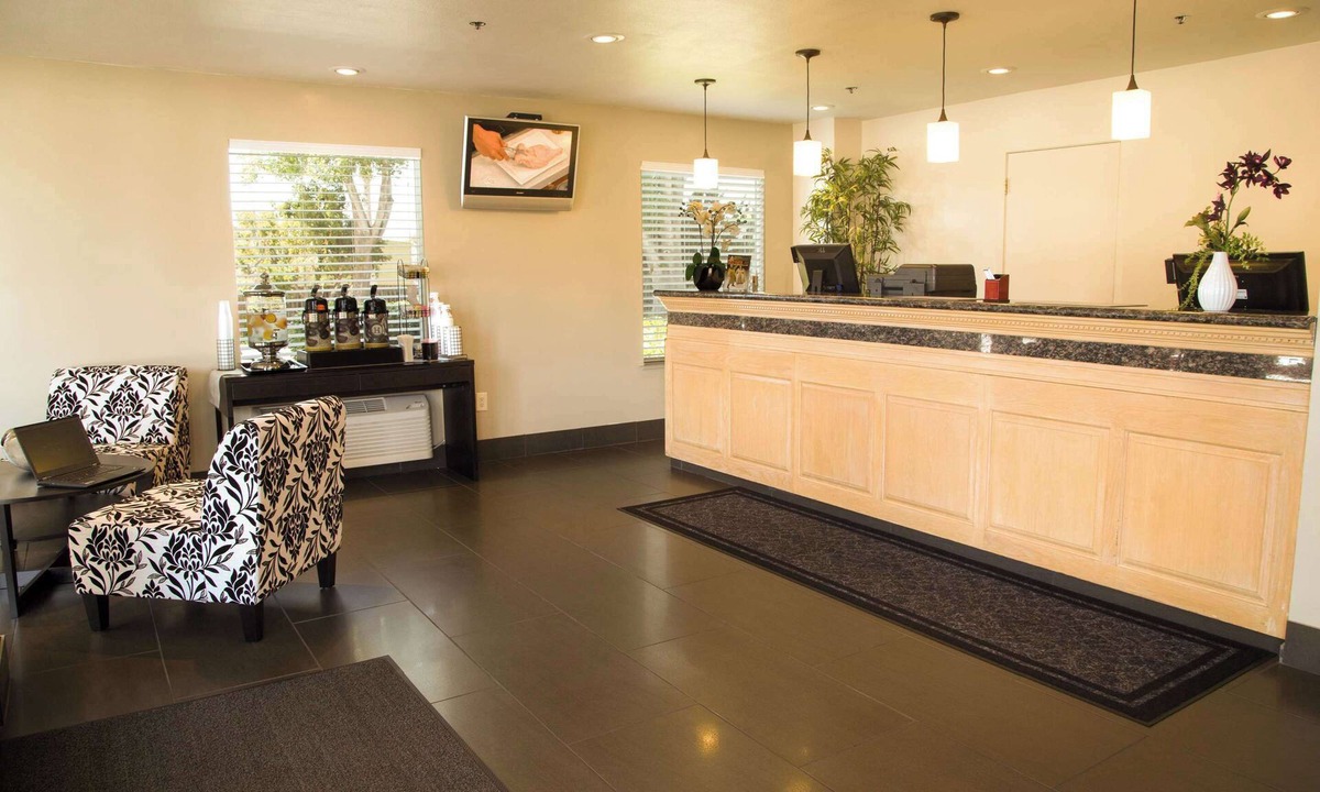 Sunnyvale Hotel | SureStay by Best Western Sunnyvale Silicon Valley