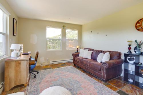 Canoncito Apartment | Surrounding Mtn Views! Quaint Santa Fe Retreat