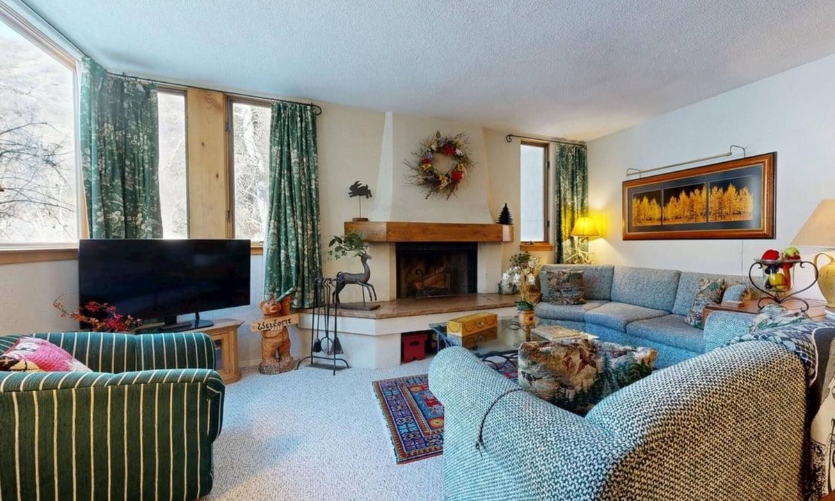Snowmass Village Condo | Tamarack - Steps to the Slopes + ASE Transportation