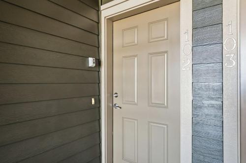 Silvercreek Apartment | Ten Mile B-102