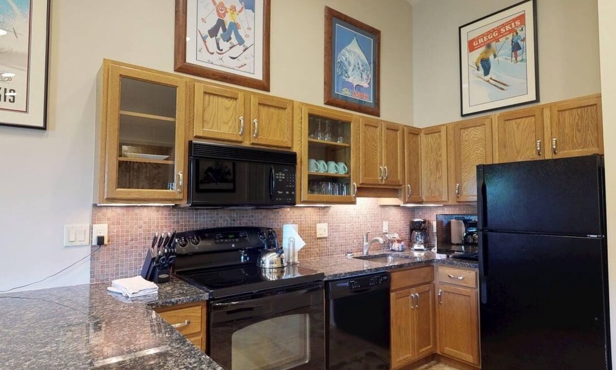 Snowmass Village Condo | Terracehouse 55 - Ski by Day, Soak by Night | Steps to Slopes & Hot Tub
