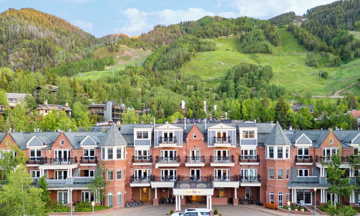 Downtown Hotel | The Aspen Mountain Residences 2 Bedroom Mountainside