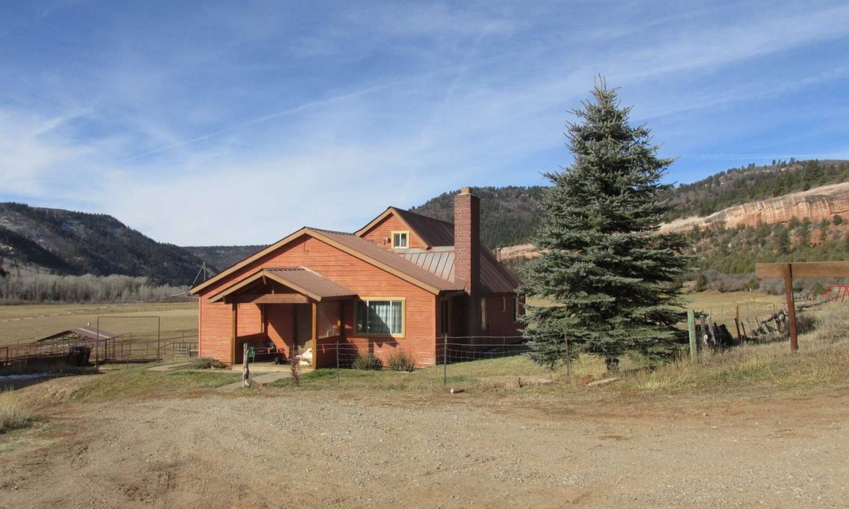 Dolores House | The Bear's Den