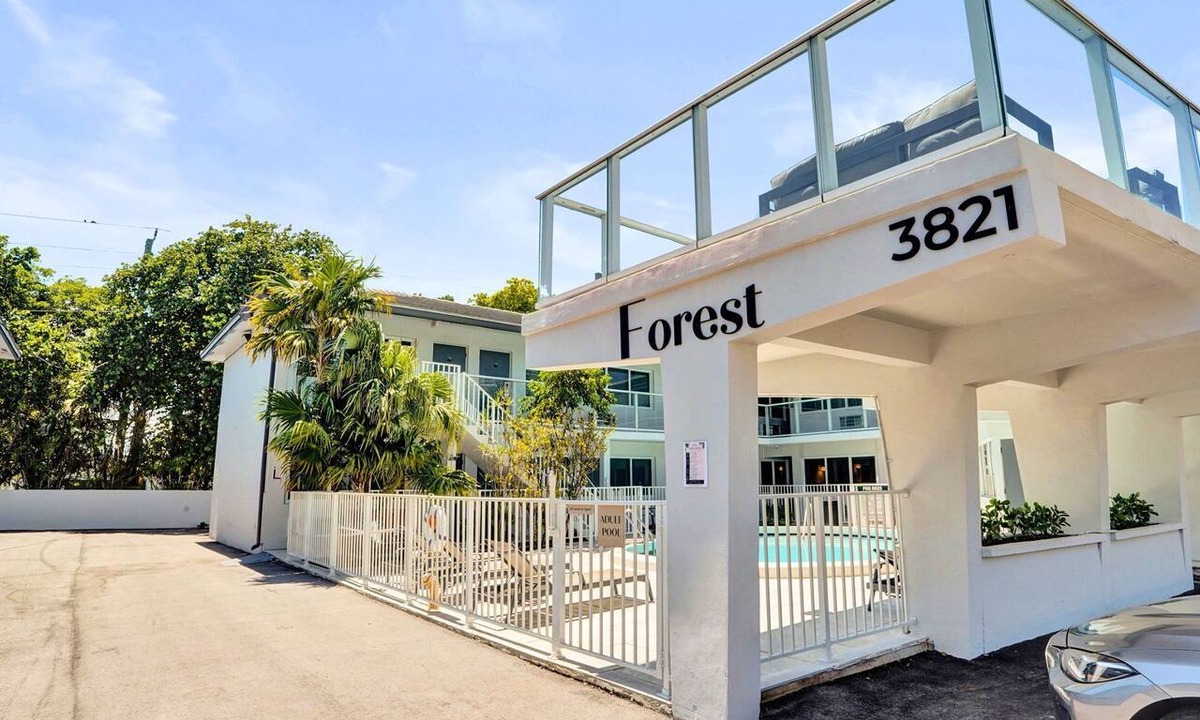 Galt Mile Apartment | The Botanica - Forest