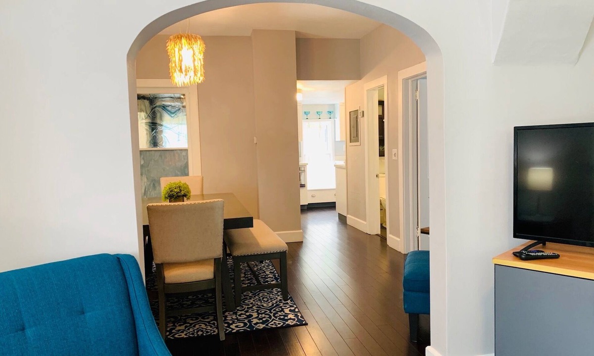 Martinez Park House | The Cottage! Chic Bungalow Near Old Town Square!