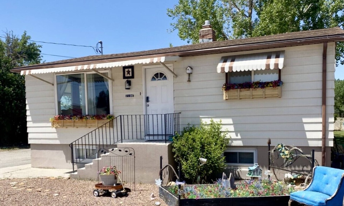 Price Cottage | The Cottages on Carbon Avenue: Two Airbnbs in One