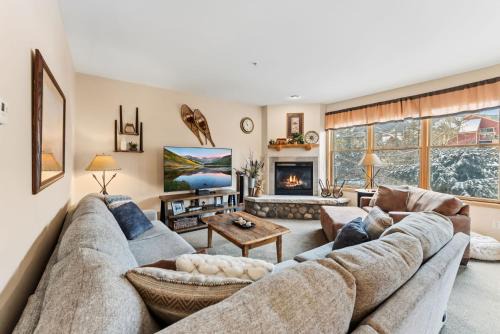 Warrior's Mark House | The Cozy Corral Private Hot Tub Walk to Town