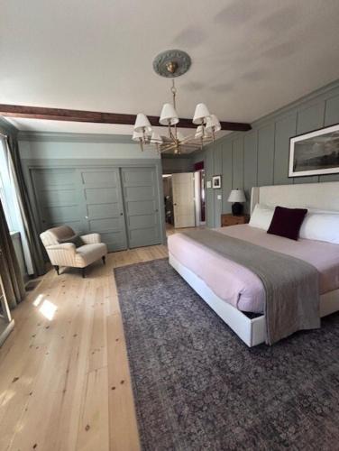 Mariposa House | The Firehouse Inn-Cottage