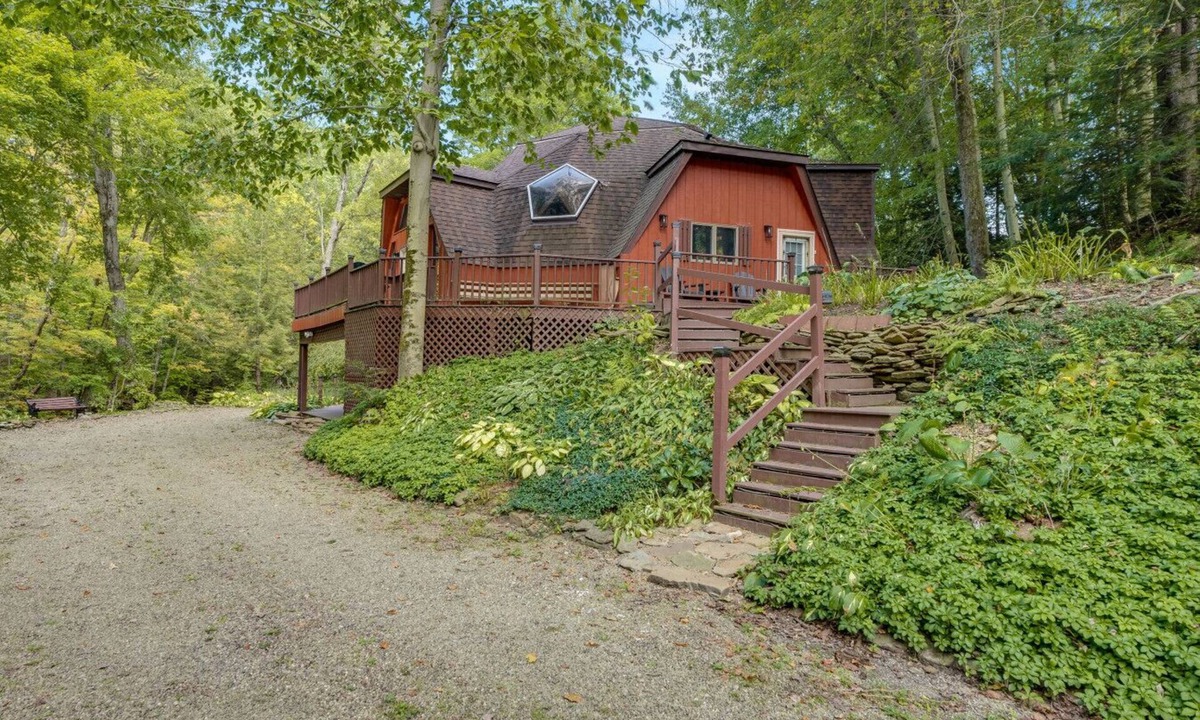 Madison House | The Ford: Unique Group Retreat, 17 Private Acres + Waterfall, Wine Country