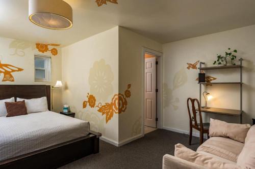 Five Points Bed & Breakfast | The Garden Room - Queen Anne Bed & Breakfast